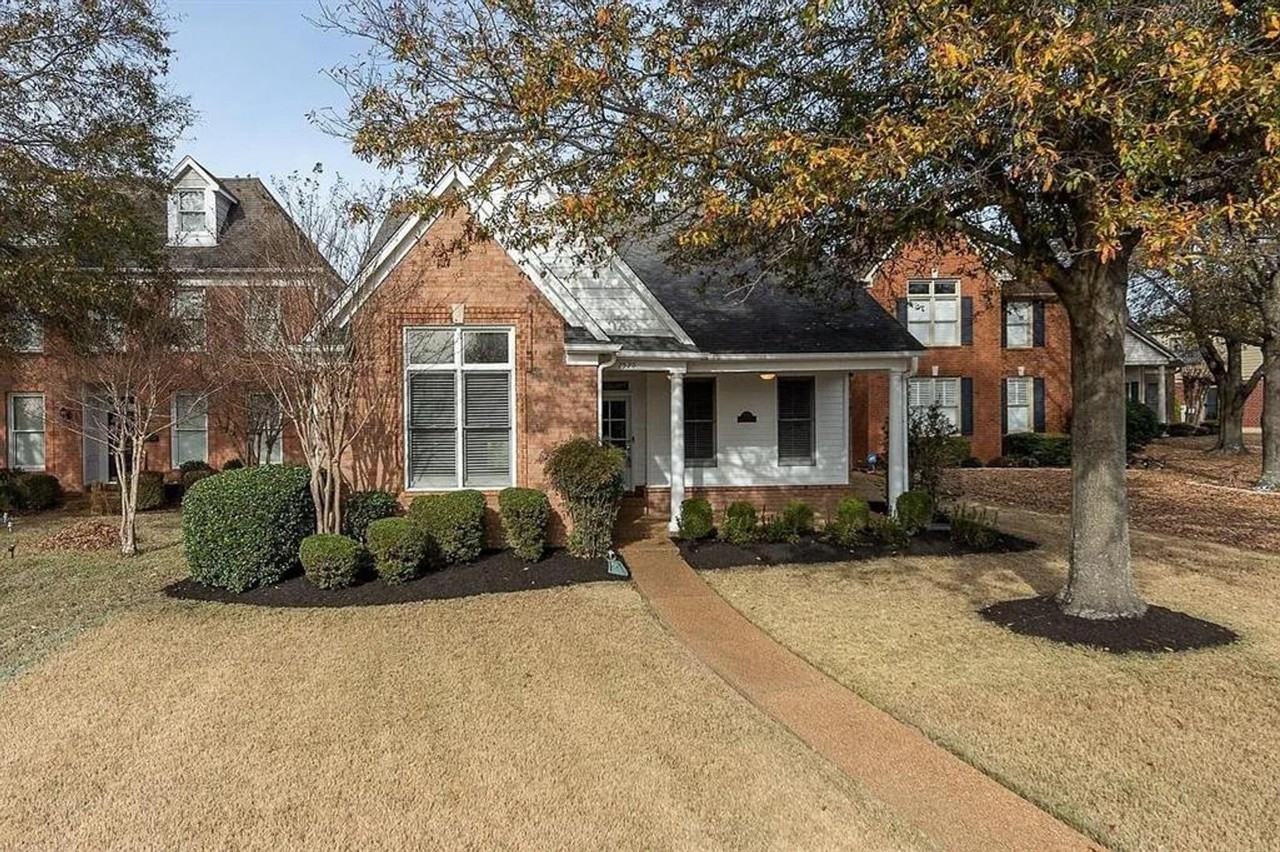 7520 Crystal Lake Dr - Photo 2 of 37