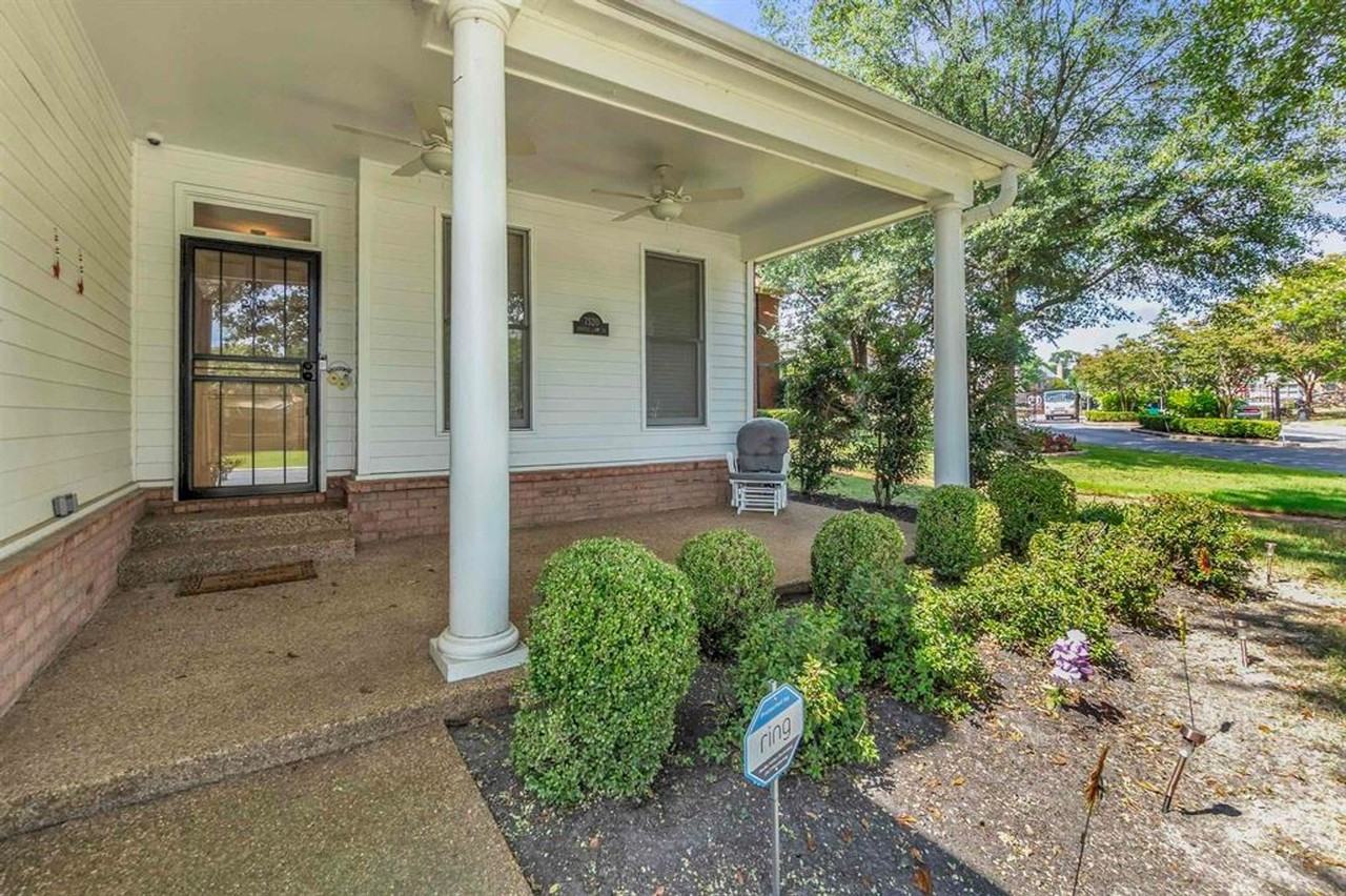 7520 Crystal Lake Dr - Photo 3 of 37