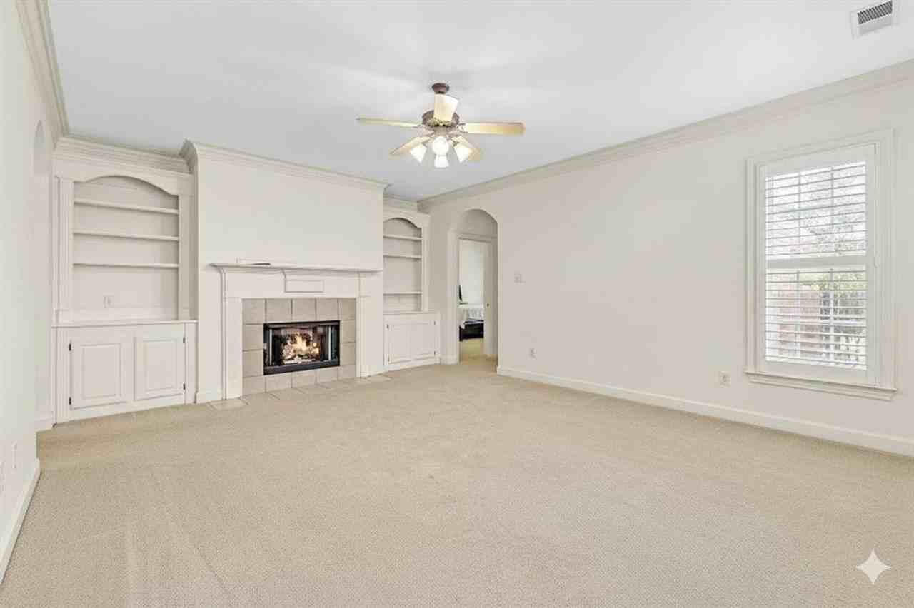 7520 Crystal Lake Dr - Photo 5 of 37