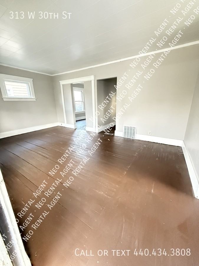 313 W 30th St - Photo 5 of 9