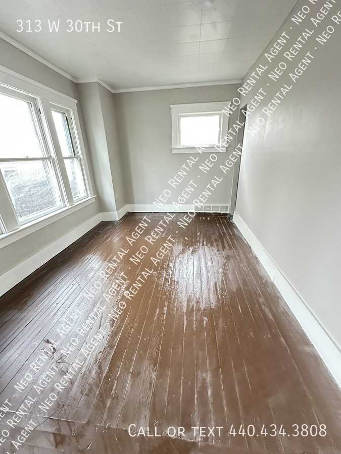 313 W 30th St - Photo 7 of 9