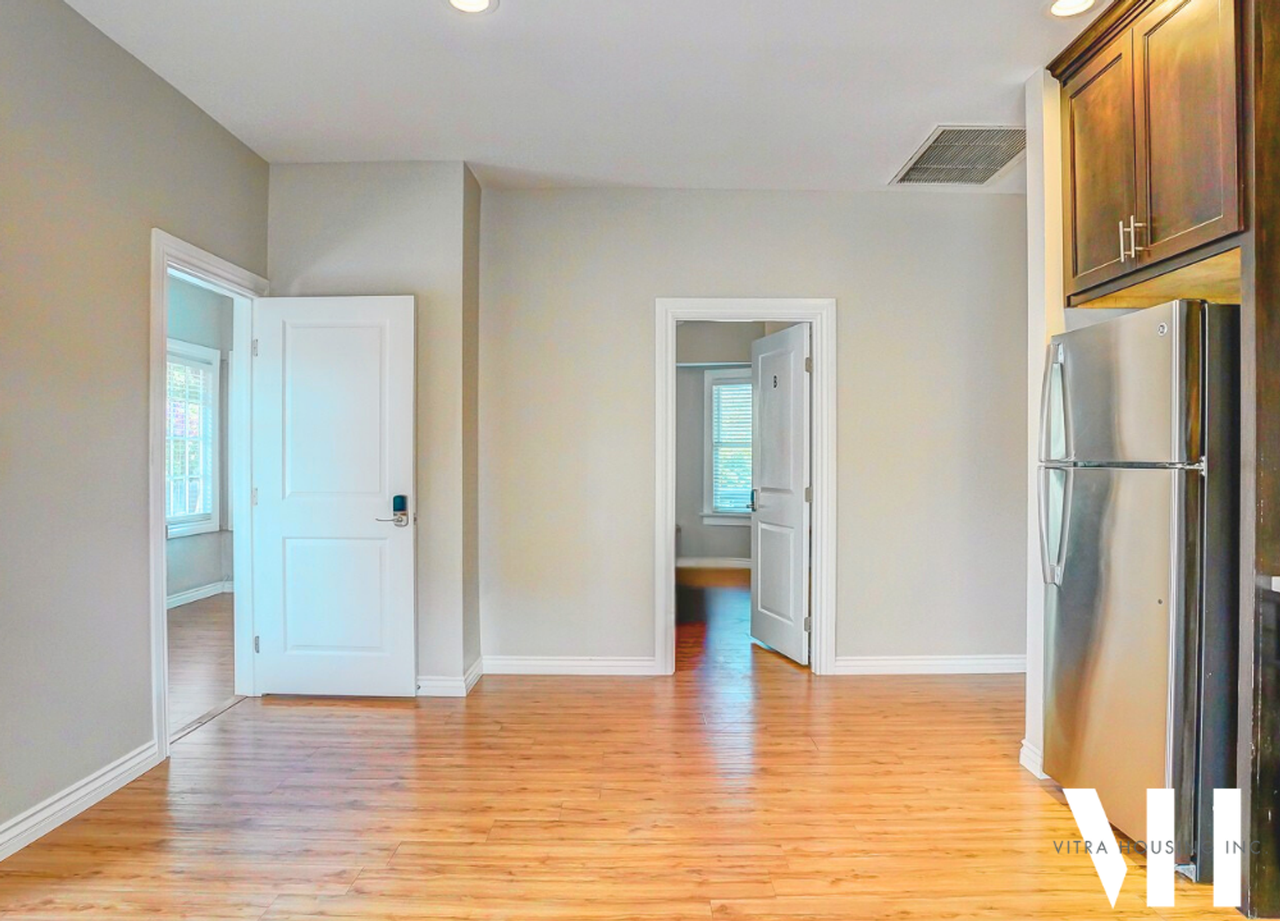 2352 Portland St - Photo 4 of 17