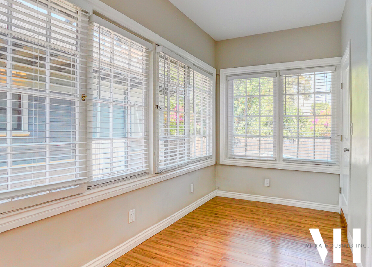 2352 Portland St - Photo 7 of 17