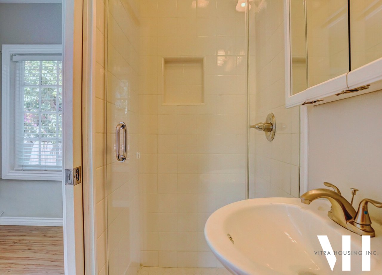 Large 7 Bedroom Home - Photo 7 of 16