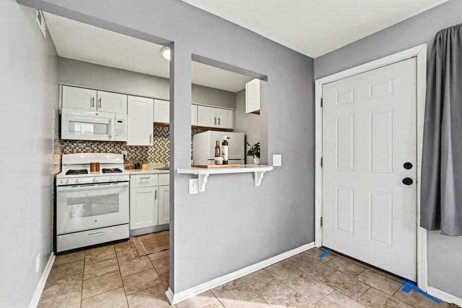 2727 Madelyn Dr Sw #A - Photo 3 of 10