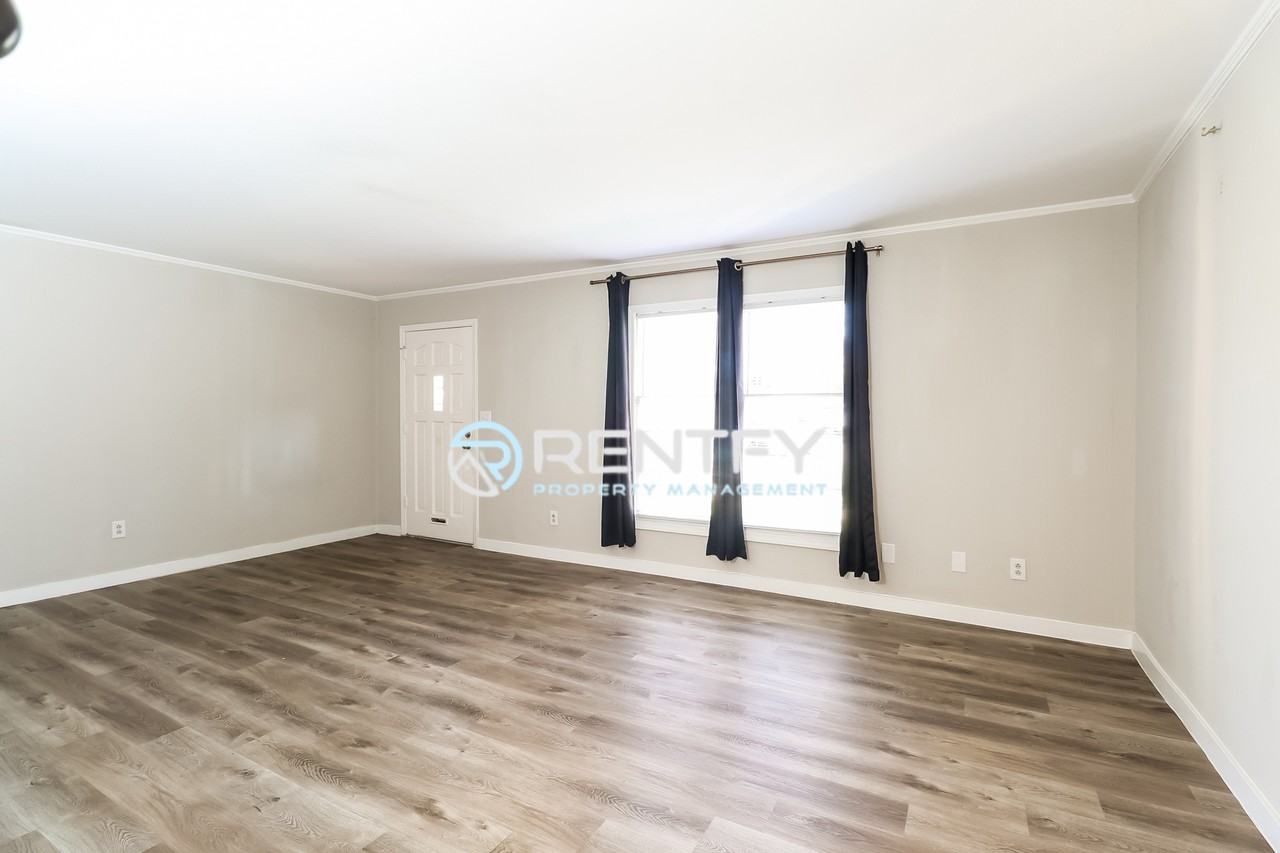 623 S New Hope Rd #4 - Photo 2 of 10