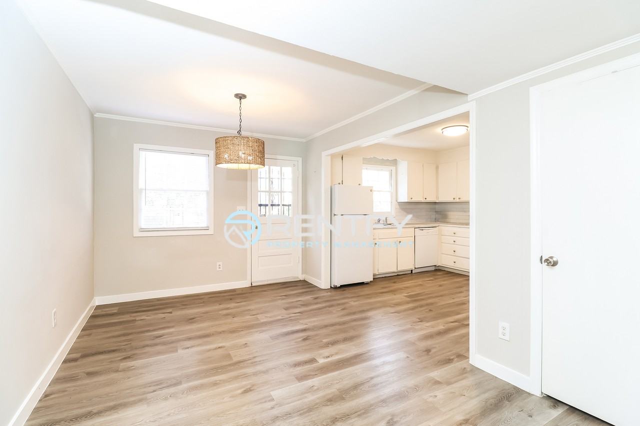 623 S New Hope Rd #4 - Photo 3 of 10