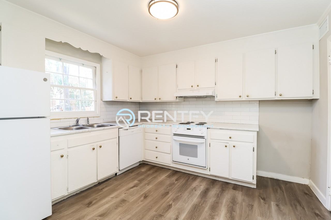 623 S New Hope Rd #4 - Photo 4 of 10