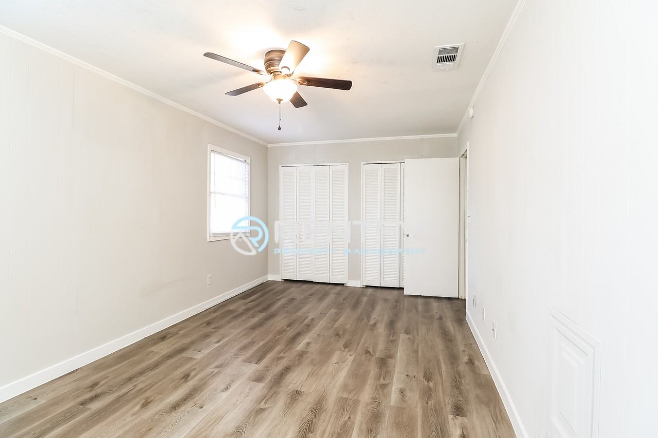 623 S New Hope Rd #4 - Photo 5 of 10