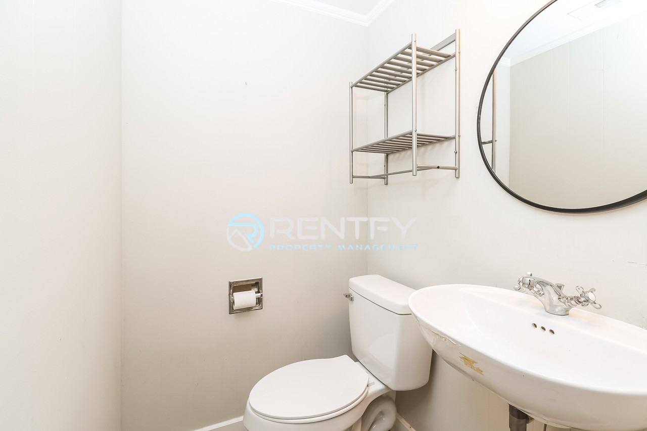 623 S New Hope Rd #4 - Photo 6 of 10