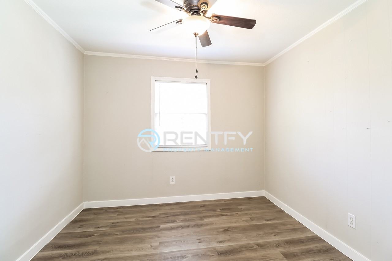 623 S New Hope Rd #4 - Photo 7 of 10