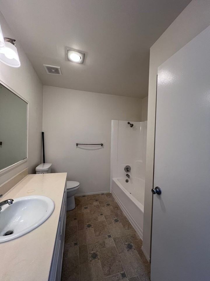 1122 Eureka St #14 - Photo 4 of 13