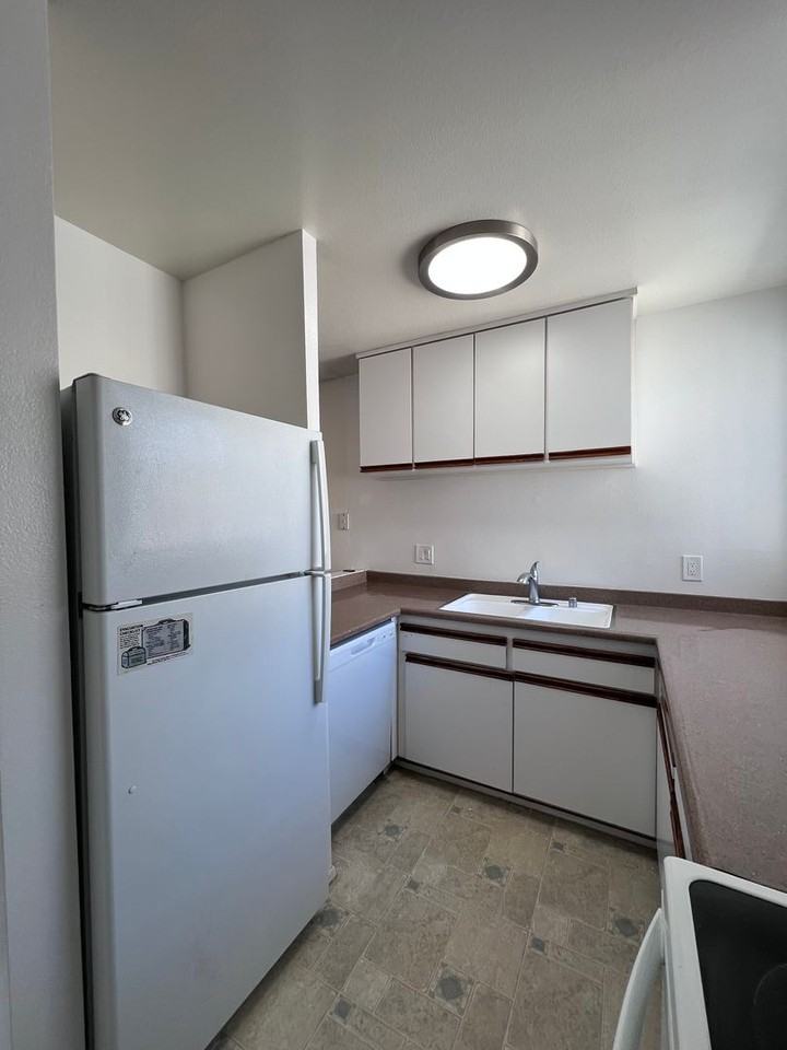 1122 Eureka St #14 - Photo 7 of 13