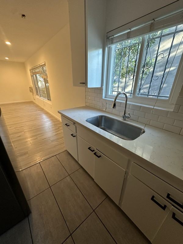 7555 De Longpre Ave #3 - Photo 5 of 15