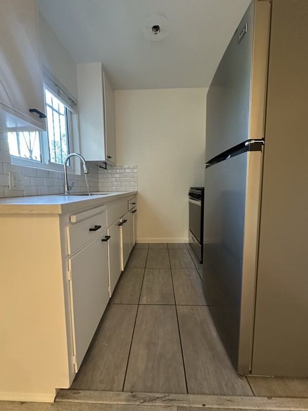 7555 De Longpre Ave #3 - Photo 7 of 15