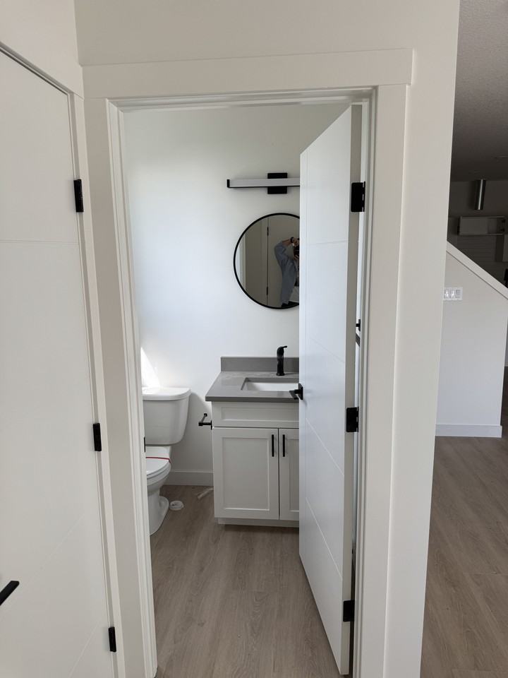 9636 160 St Nw #1 - Photo 2 of 28