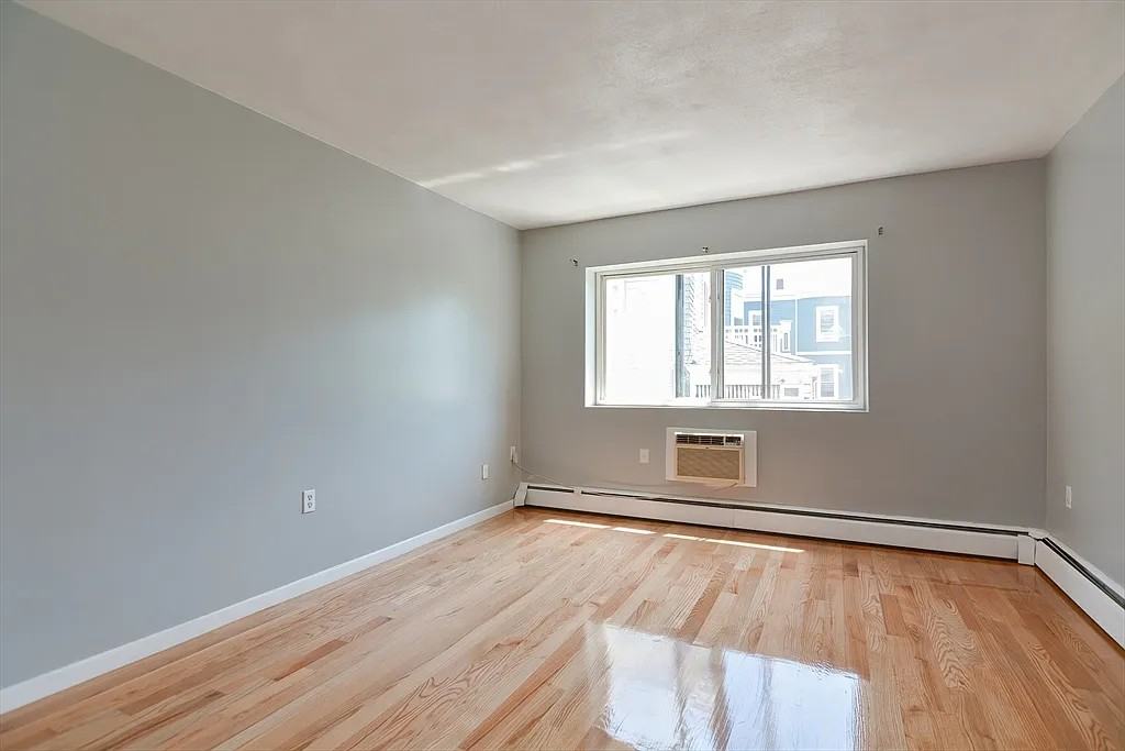 46 Adams St #B4 - Photo 3 of 11