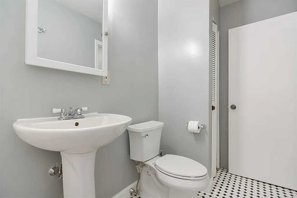 46 Adams St #B4 - Photo 5 of 11