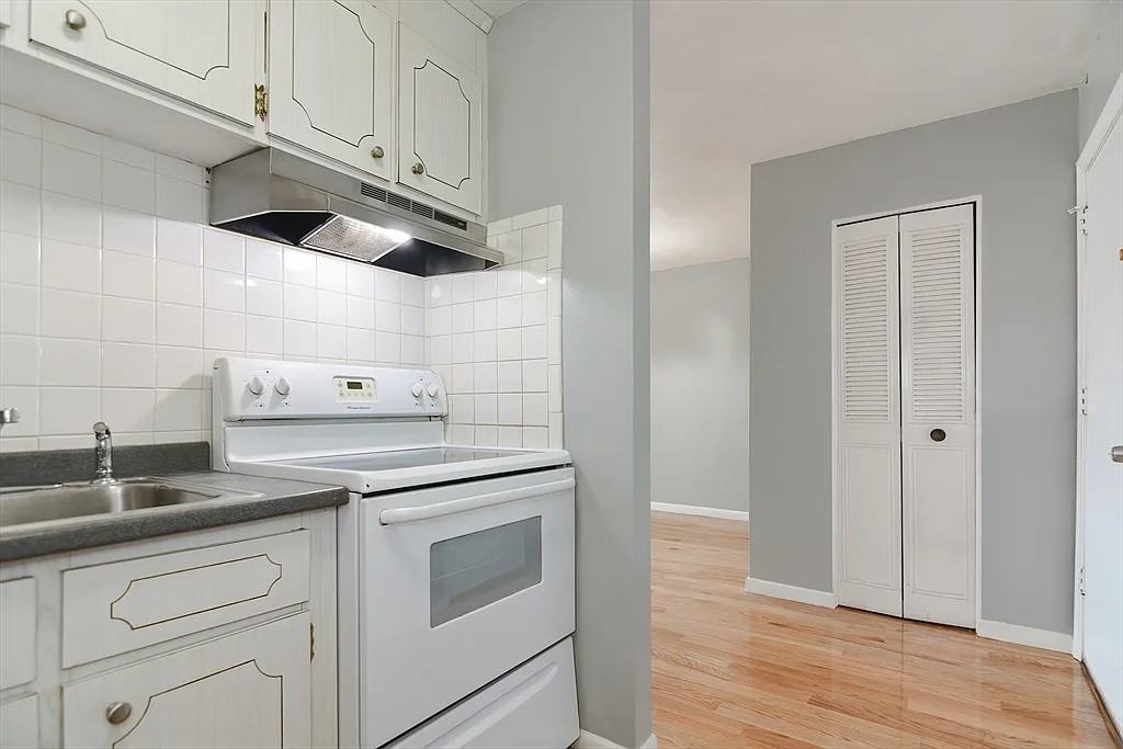 46 Adams St #B4 - Photo 7 of 11