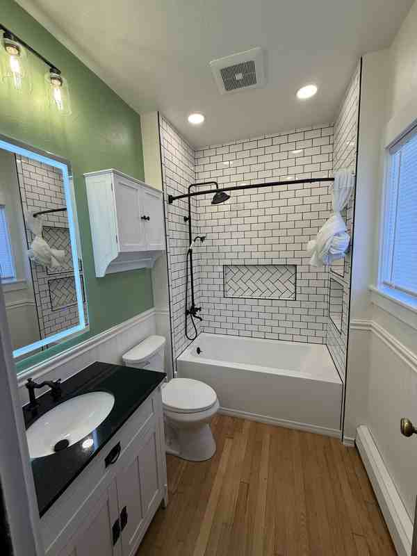 1122 W Mercury St - Photo 2 of 2