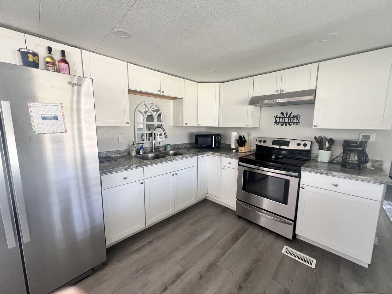 115 Sun Cir #115 - Photo 2 of 11