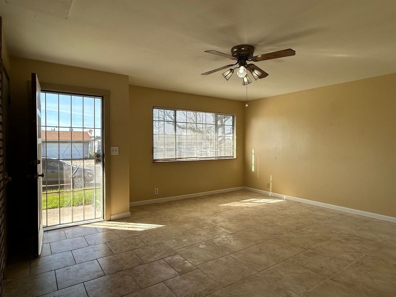 2363 Via Cedro - Photo 2 of 12