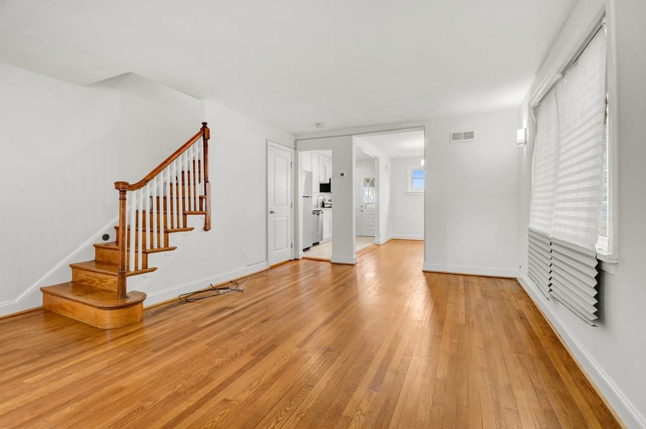 4232 14th St Ne - Photo 4 of 19