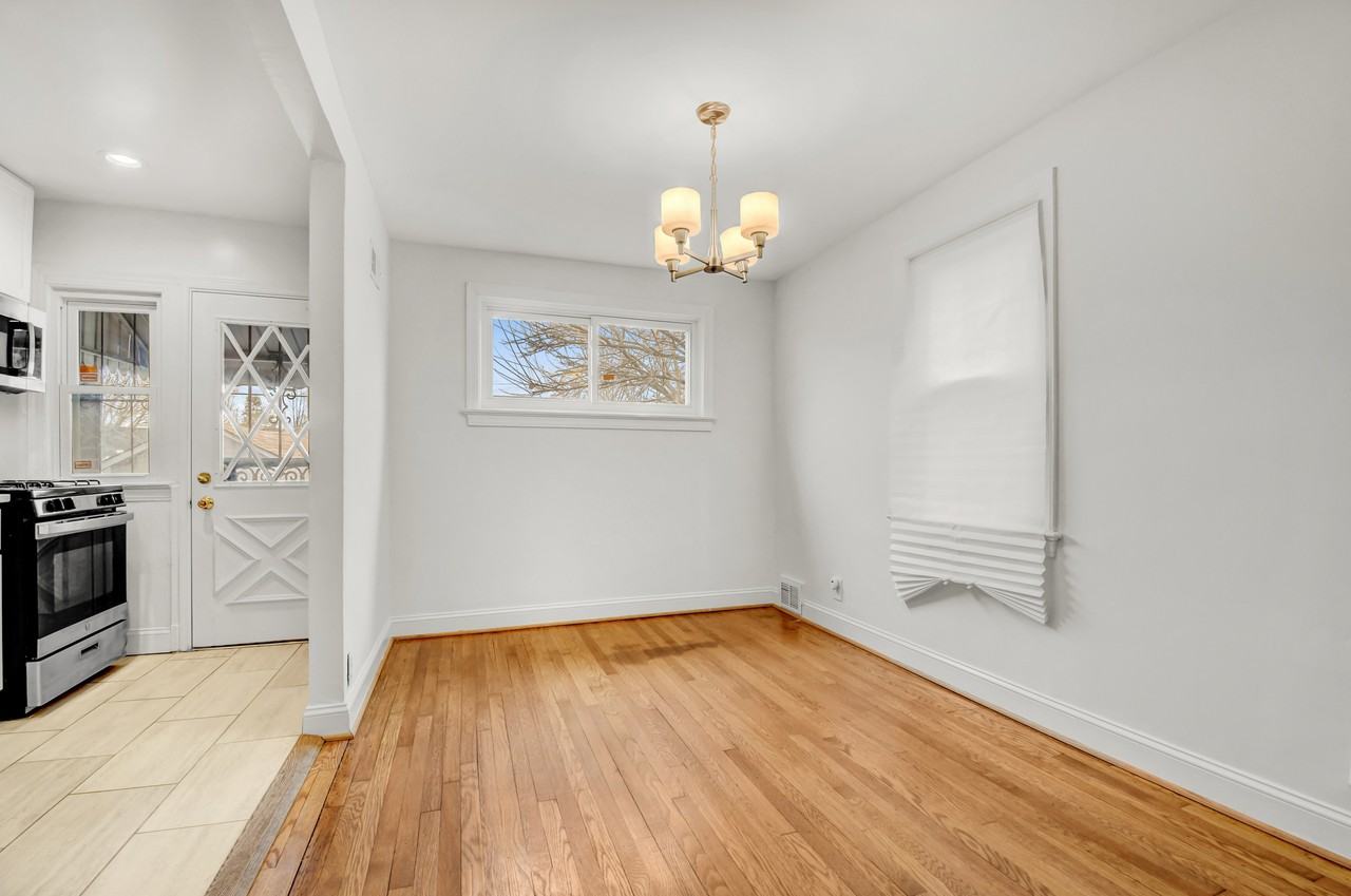 4232 14th St Ne - Photo 5 of 19