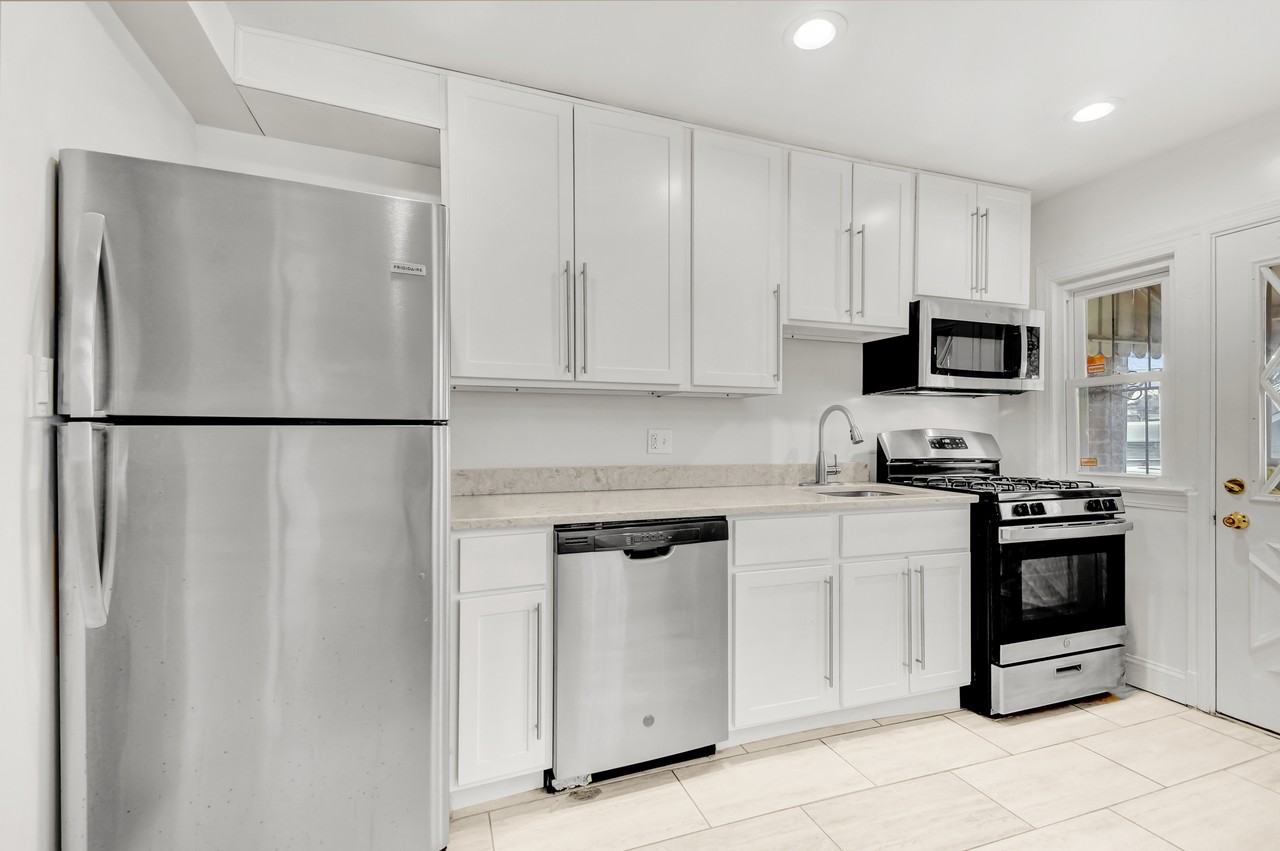 4232 14th St Ne - Photo 6 of 19