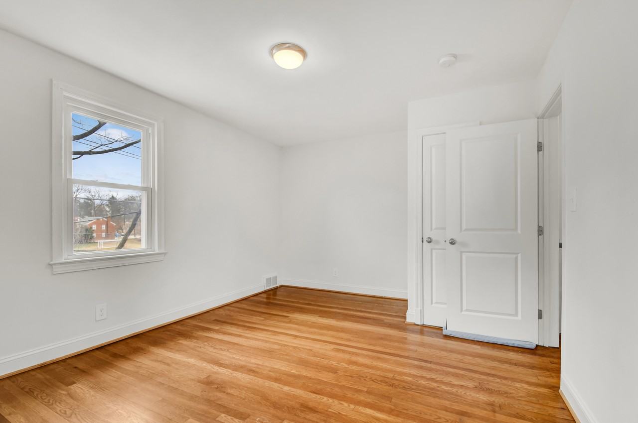 4232 14th St Ne - Photo 7 of 19