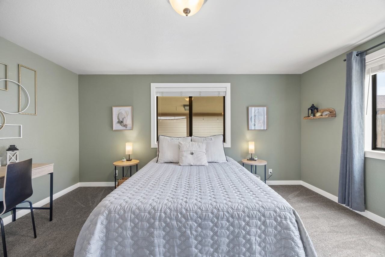 592 N Weaver Ave - Photo 2 of 12