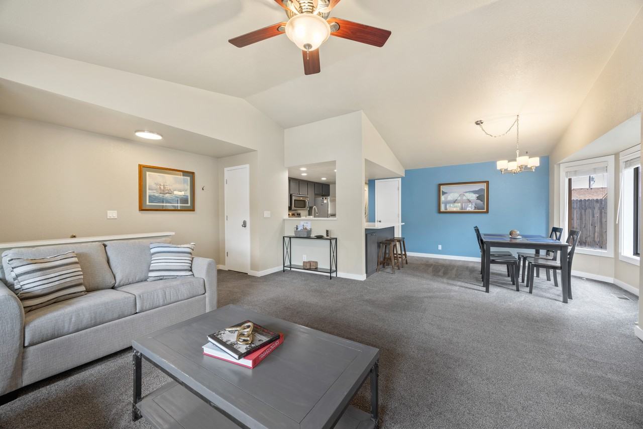 592 N Weaver Ave - Photo 7 of 12