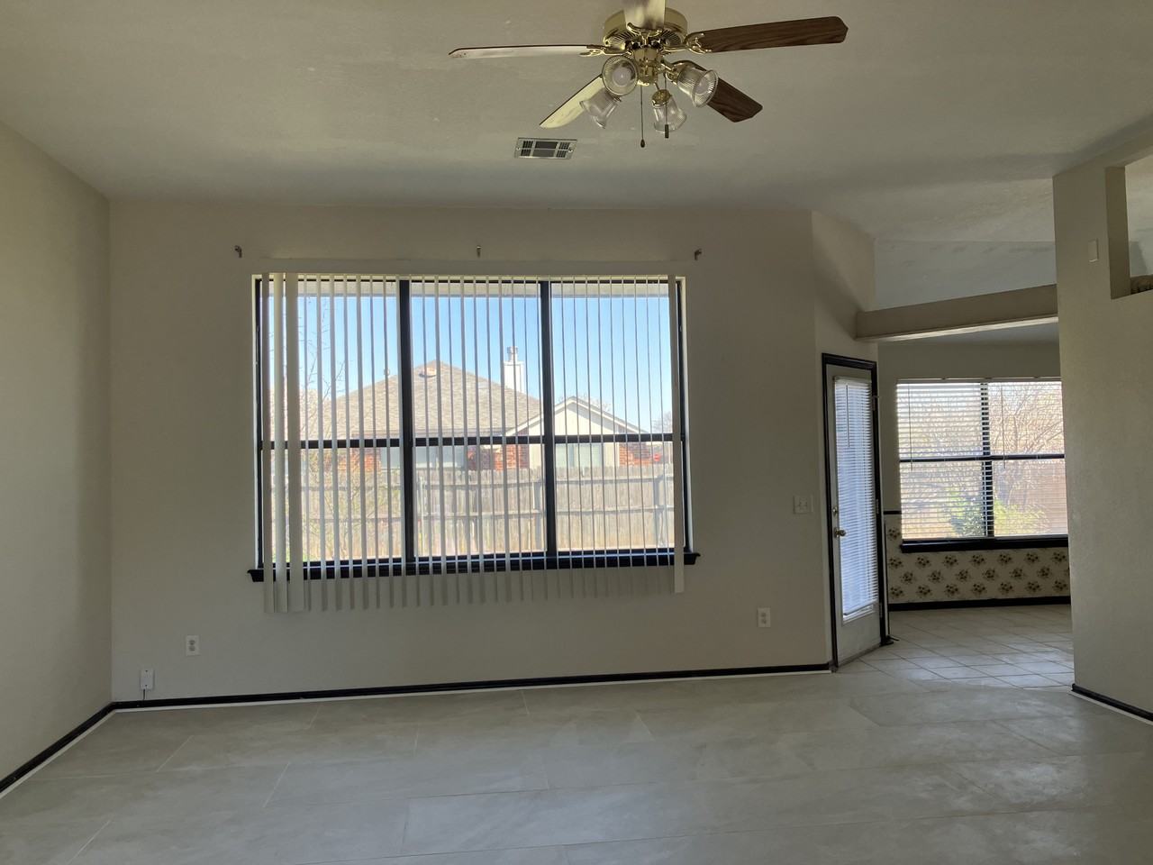 16300 Seminole Dr - Photo 3 of 20