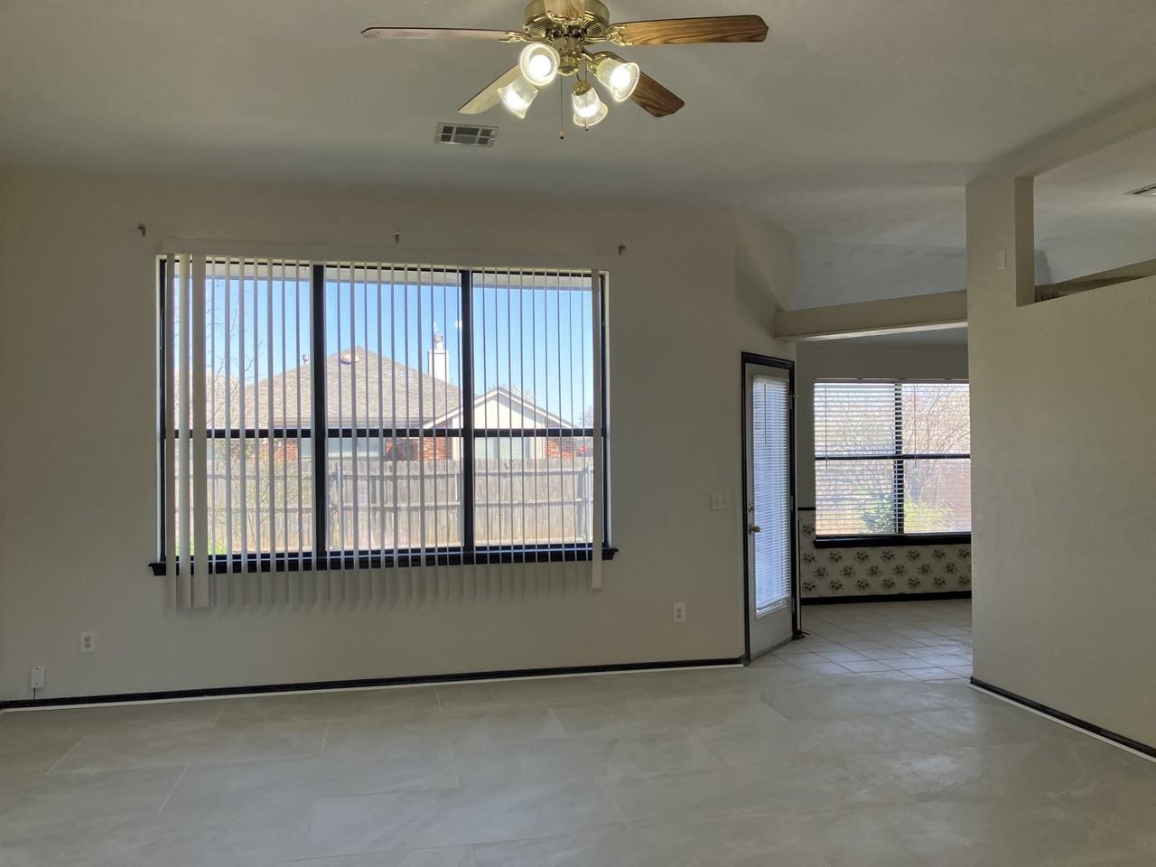 16300 Seminole Dr - Photo 4 of 20