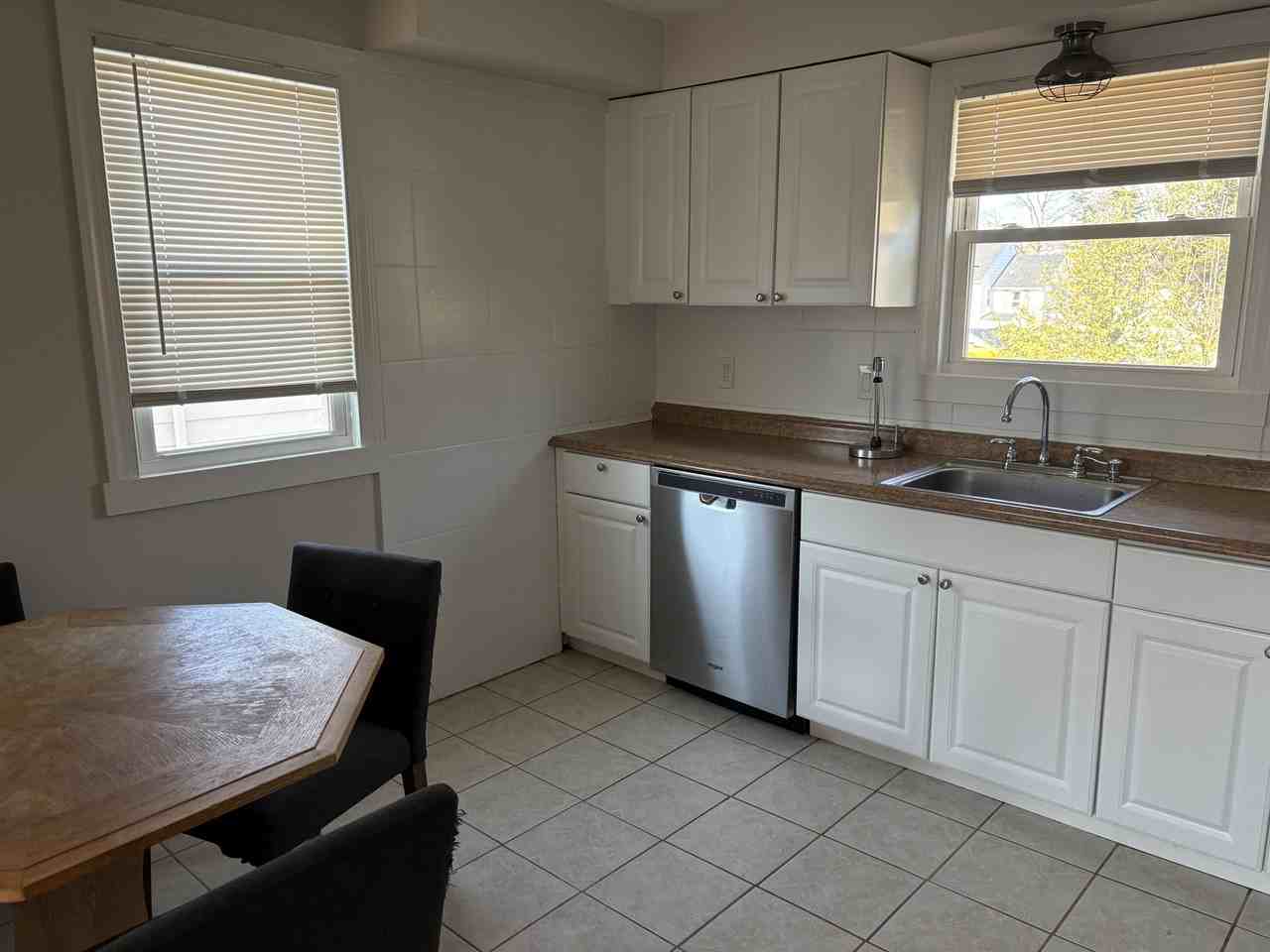 533 W Kings Hwy #B - Photo 6 of 10