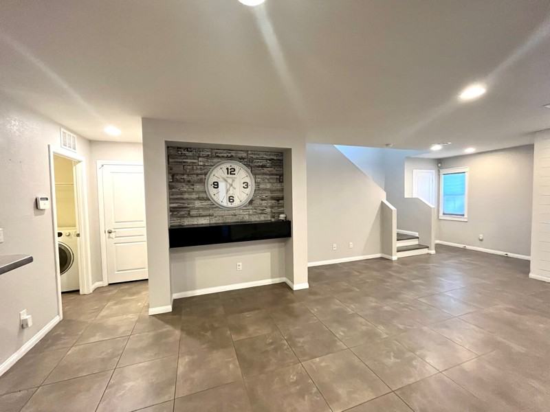 9937 Baron Coast St - Photo 3 of 17