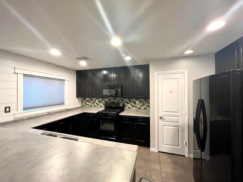 9937 Baron Coast St - Photo 4 of 17