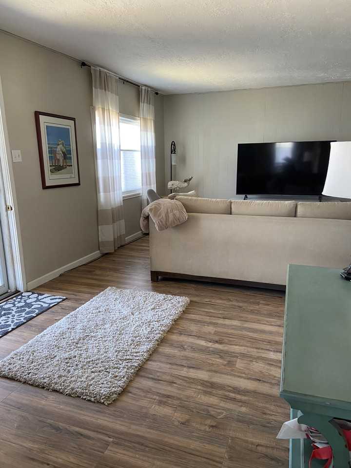 717 10th Ave - Photo 5 of 17