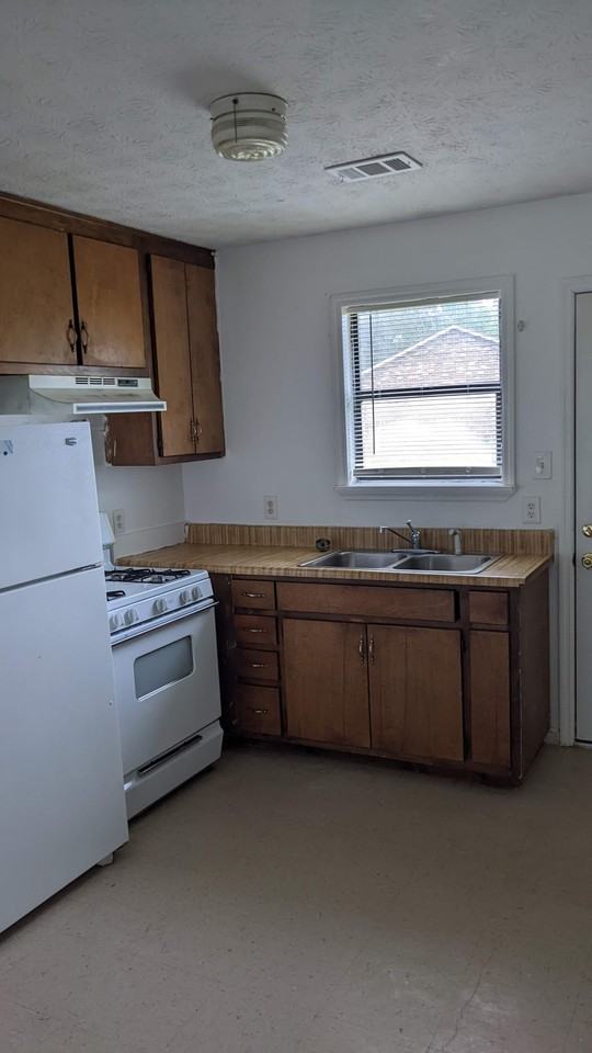 102 Jay Ln #A - Photo 4 of 8