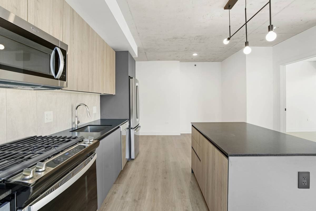 258 W Polk St - Photo 4 of 17