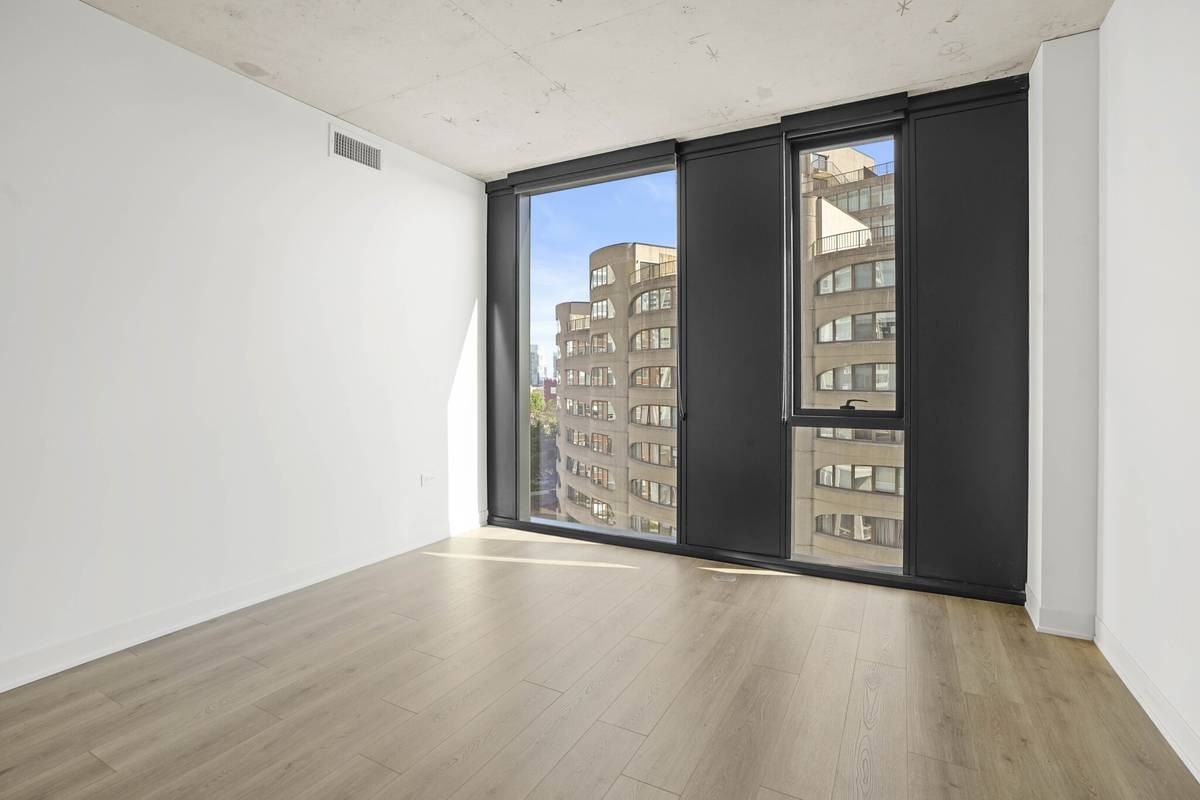 258 W Polk St - Photo 6 of 17