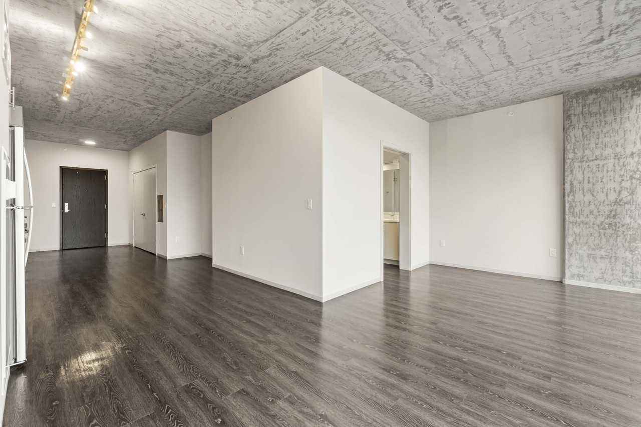 697 S Clark St - Photo 4 of 12