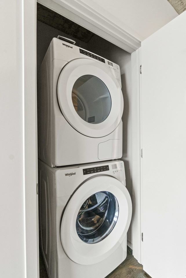 697 S Clark St - Photo 5 of 12