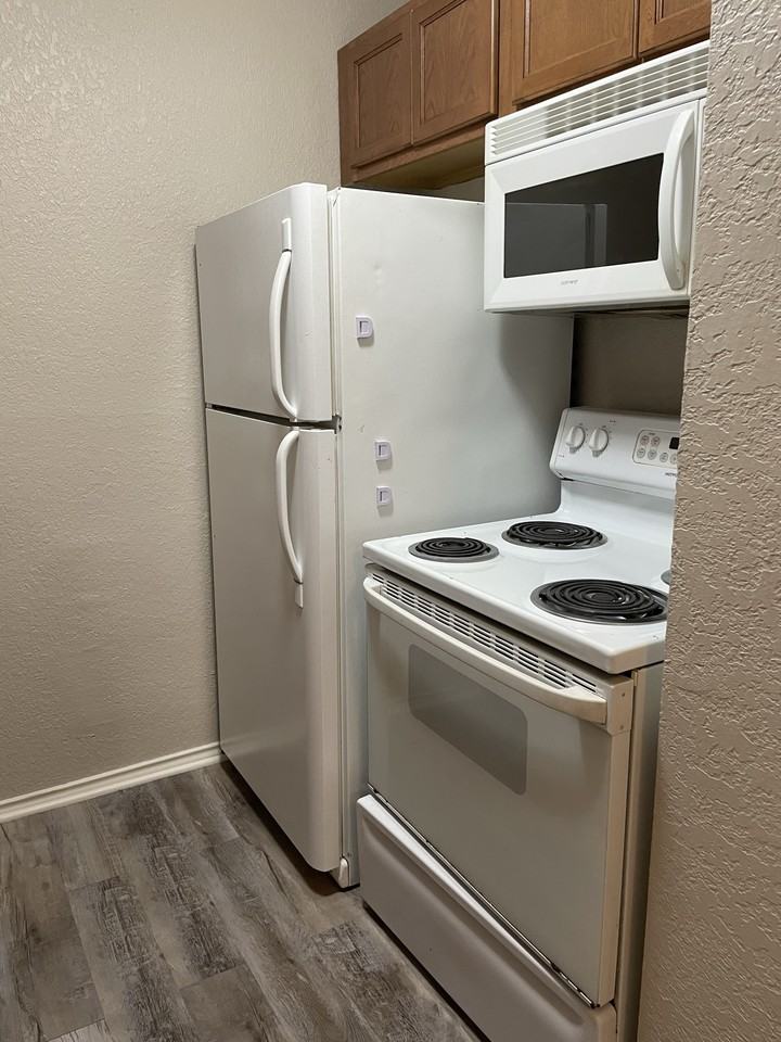 10910 Baltic Dr #1 - Photo 4 of 11