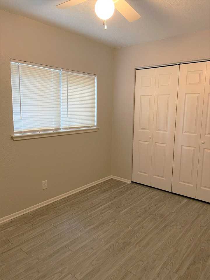 10910 Baltic Dr #1 - Photo 7 of 11