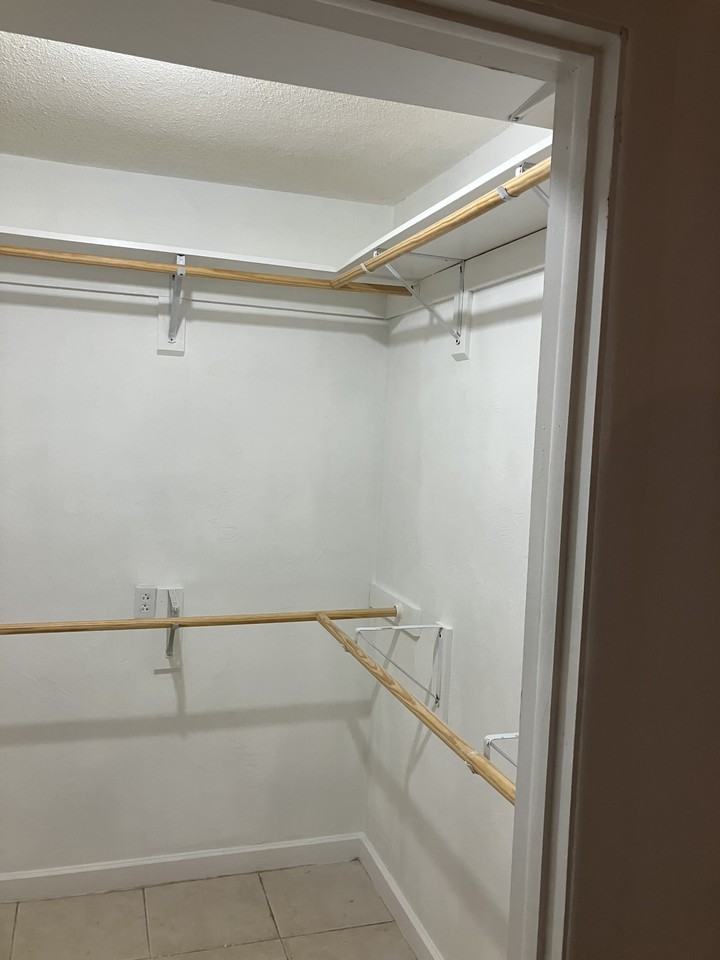 800 Boston Ave - Photo 4 of 20