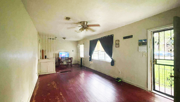 855 Winn St - Photo 2 of 6