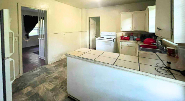 855 Winn St - Photo 4 of 6