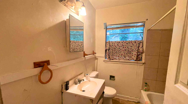 855 Winn St - Photo 5 of 6