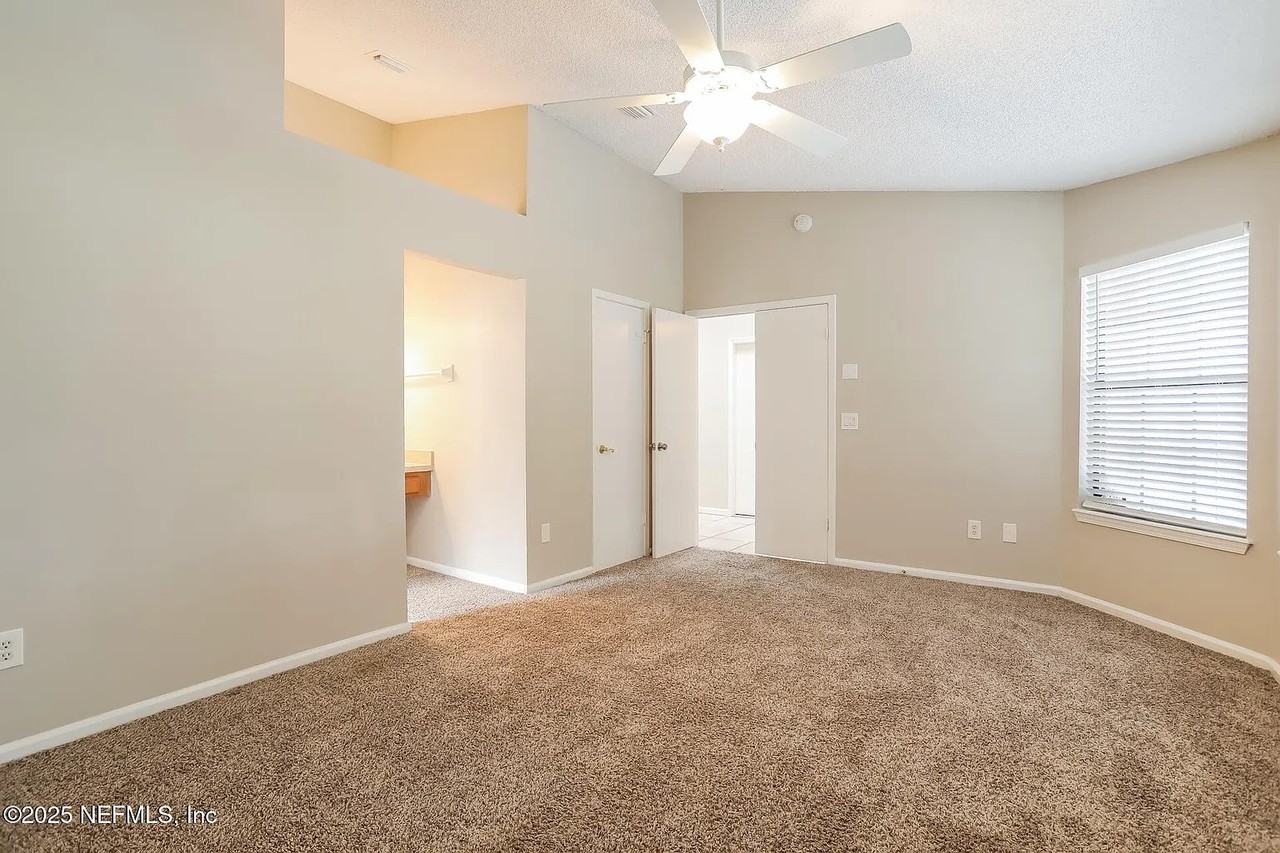 11538 Sweetwater Oaks Dr W - Photo 2 of 7